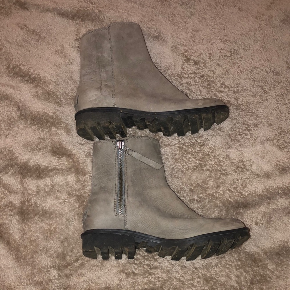 Sorel grey waterproof boots. Size 7.5